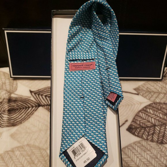 NEW $49 VINEYARD VINES BOYS SILK TIE - BLUE WHALES - Picture 4 of 4